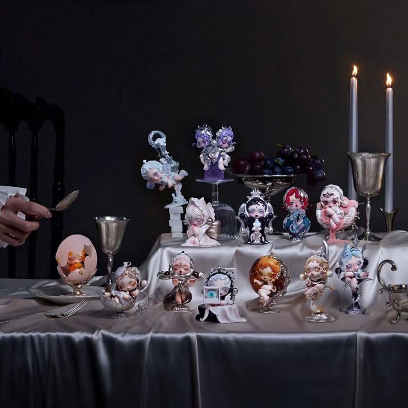 Home Decor Online - POP mart Skullpanda mesa de comedor