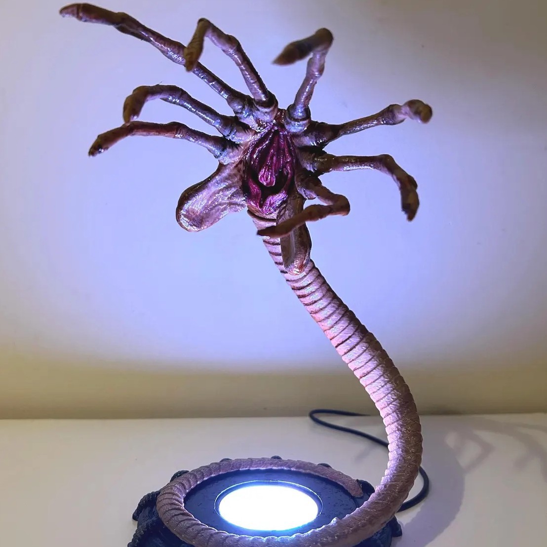 Lámpara Alien Facehugger, Luz  - Home Decor Lighting reseña y precio