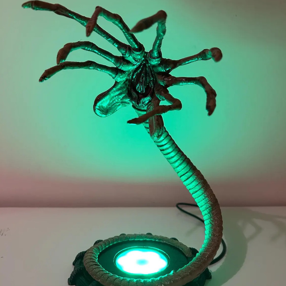 Lámpara Alien Facehugger, Luz  - Home Decor Lighting reseña y precio