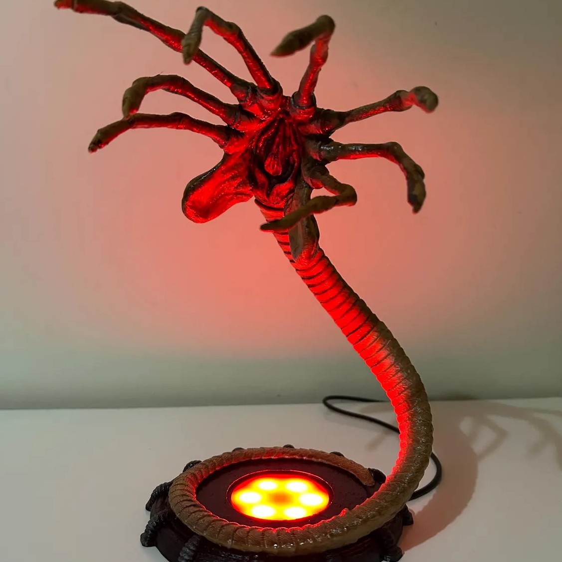 Lámpara Alien Facehugger, Luz  - Home Decor Lighting reseña y precio